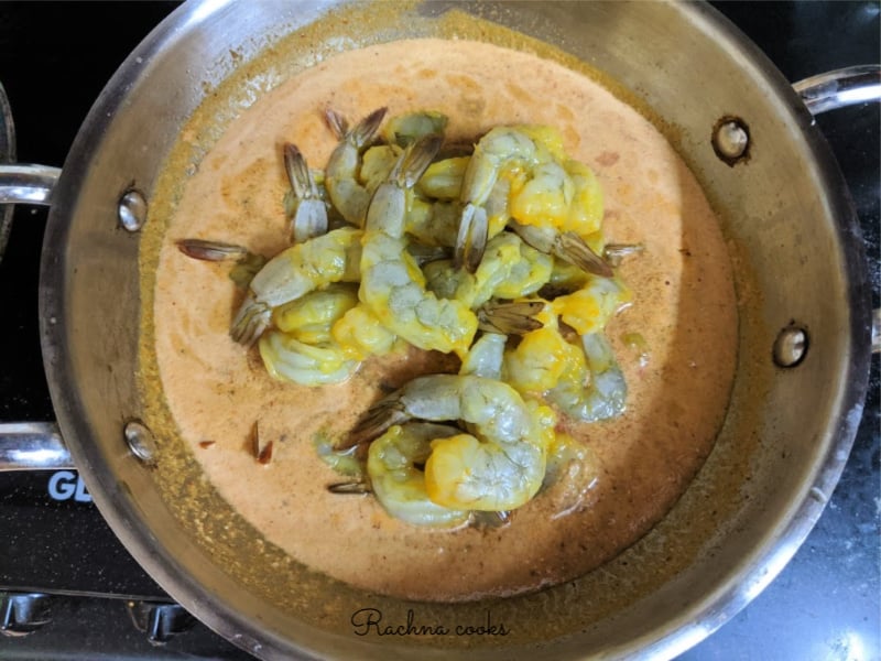 Cooked curry with added shrimp